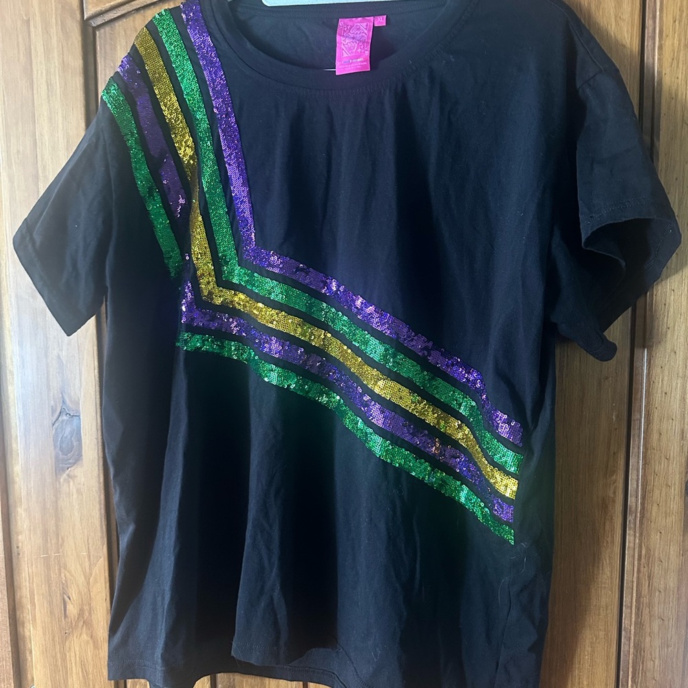 QUEEN OF SPARKLES Black Tee with Glitter Stripes